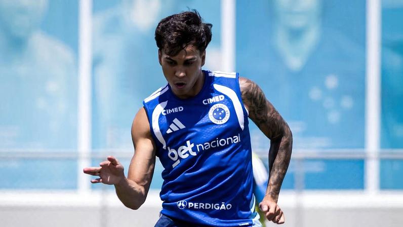 Kaio Jorge durante atividade em campo na Toca da Raposa (foto: Gustavo Aleixo/Cruzeiro)