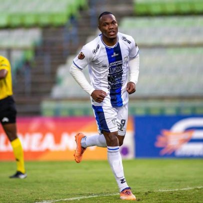 Centroavante formado no Grêmio é artilheiro do Campeonato Venezuelano