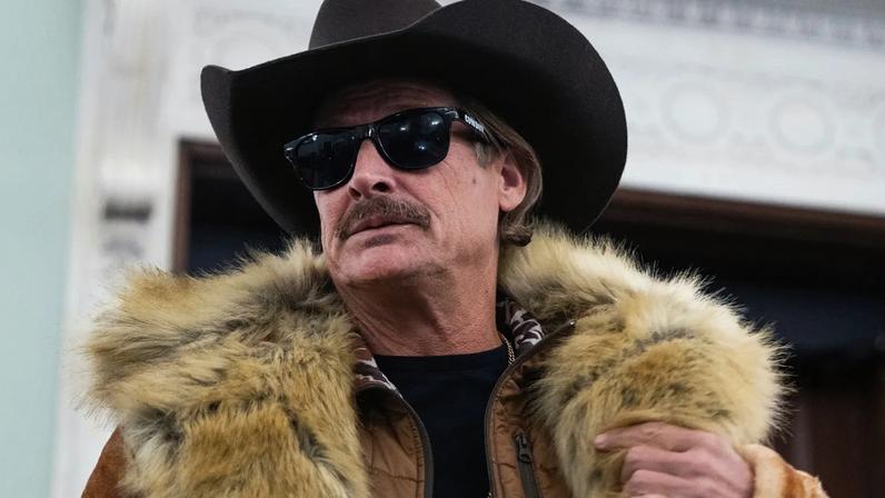 Exército EUA suspende equipe que voou helicópteros de ataque perto de Kid Rock