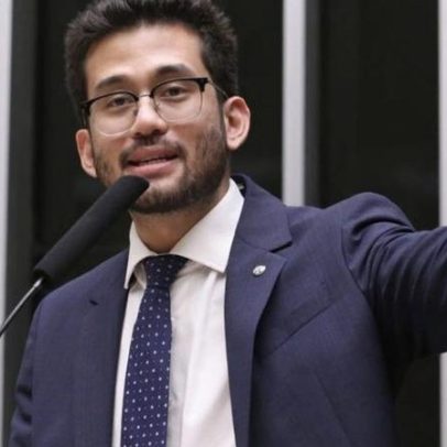 Kataguiri ajuíza ação contra governo Lula por disparos no WhatsApp