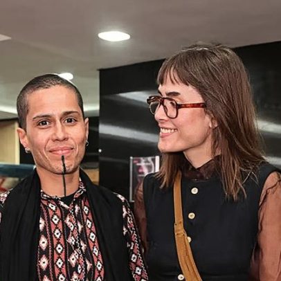 Maria Casadevall e Larissa Mares prestigiam peça em São Paulo