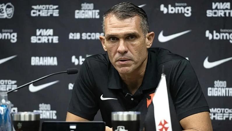 Bruno Lazaroni em coletiva após eliminação do Vasco para o Fluminense no Campeonato Carioca (Foto: Matheus Lima/Vasco)