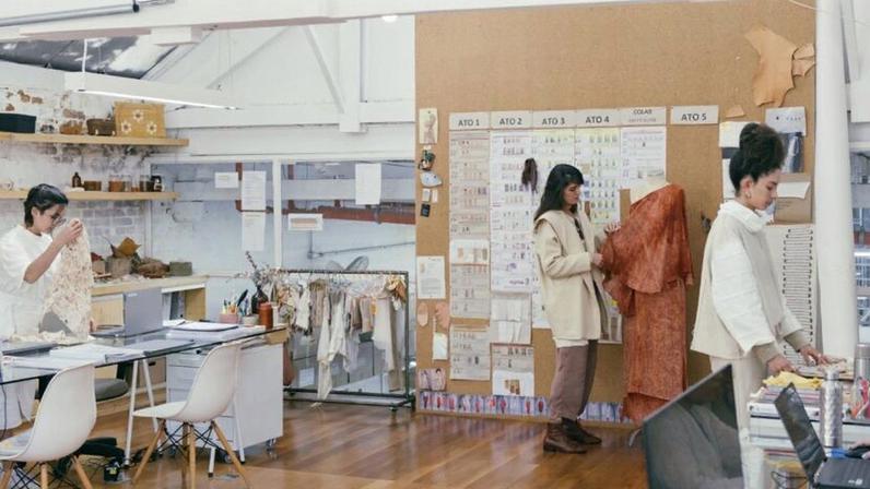 A moda artesanal possui um tempo de produção que se difere do funcionamento das tendências de mercado