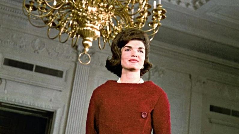 Relembre o estilo de Jackie Kennedy, ícone da moda do século XX