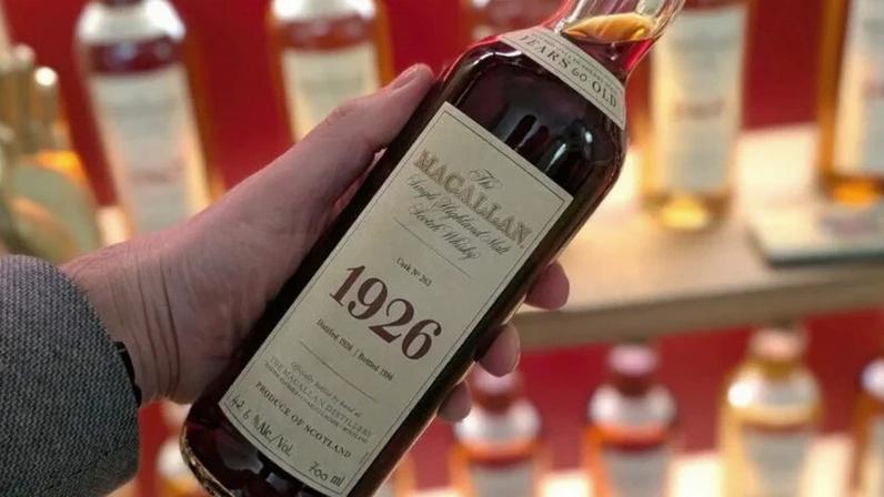 Uma das 40 garrafas produzidas a partir do barril nº 263 da The Macallan, preenchido em 1926 e hoje reconhecido como o uísque mais valioso já criado