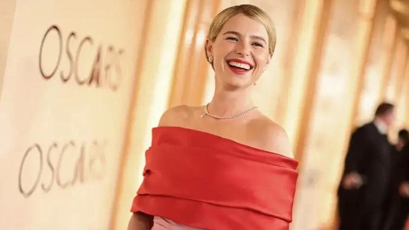 Jessie Buckley vestiu Chanel no Oscar 2026