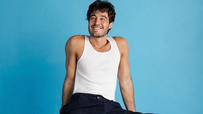 Marina Sena, Ney Matogrosso e Menos É Mais são alguns dos nomes que regravam o álbum com Tiago Iorc