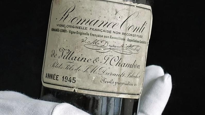 A garrafa exata de Domaine de la Romanée-Conti 1945 que estabeleceu o recorde de vinho mais caro já vendido em março de 2026