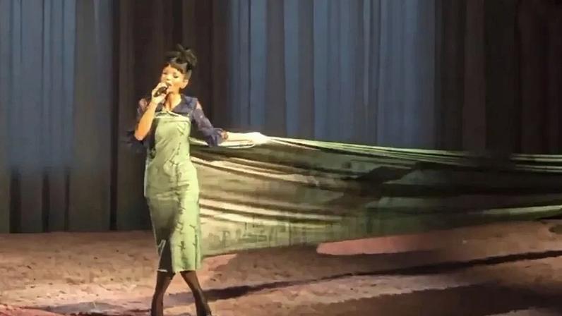 Lily Allen performed “4Chan Stan” off her album “West End Girl” wrapped in a long swath of fabric printed with damning receipts.