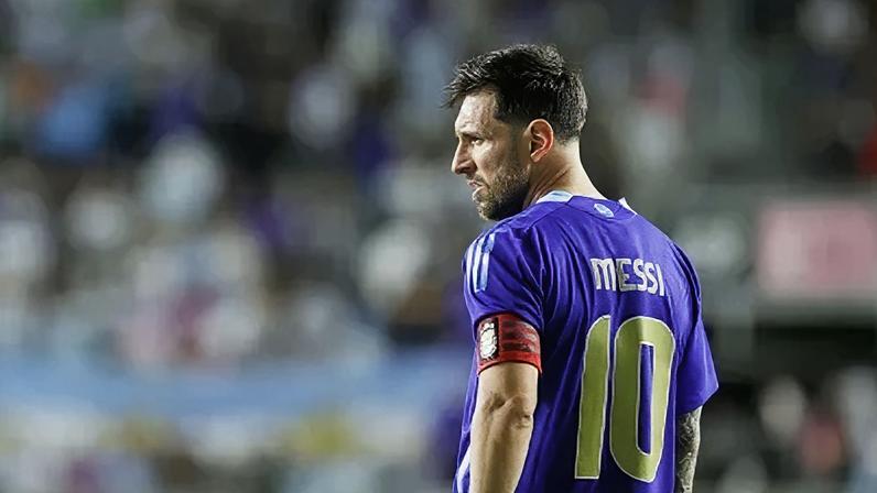 Lionel Messi em ação no amistoso contra Porto Rico