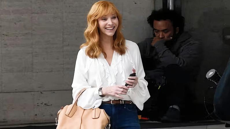 Lisa Kudrow aparece ruiva em set de 'The Comeback' — Foto: The Grosby Group