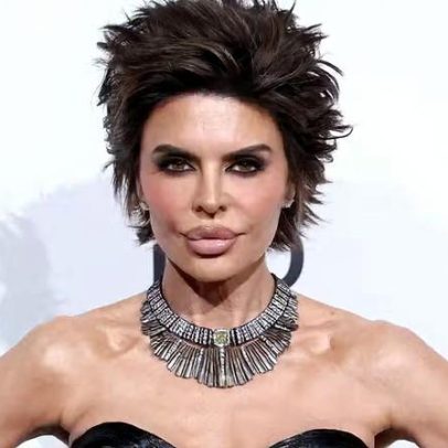 Lisa Rinna usa vestido com 5 kg de cabelo humano em after party do Oscar 2026