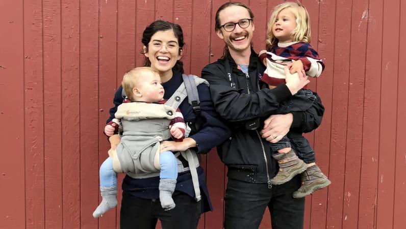 Mulher encontra lista de desejos do marido falecido e cria homenagem