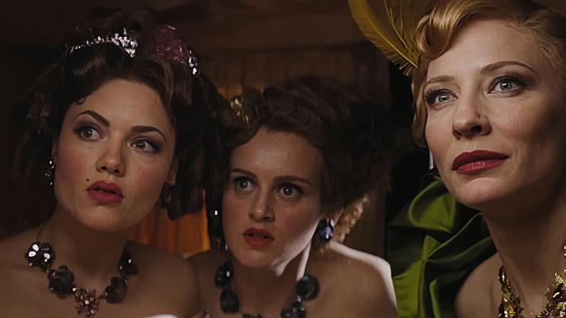 Meia-irmãs e madrasta de Cinderela, no live-action da Disney