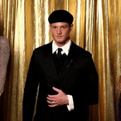 Indicados ao Melhores do Ano posam na premiação e mostram looks