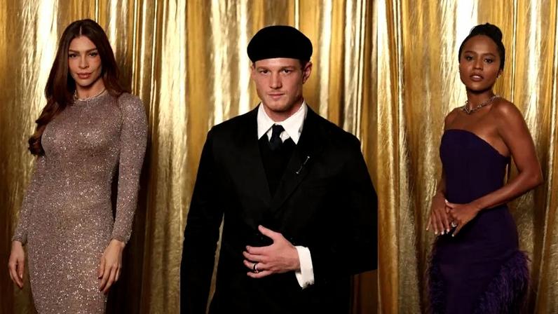 Indicados ao Melhores do Ano posam na premiação e mostram looks