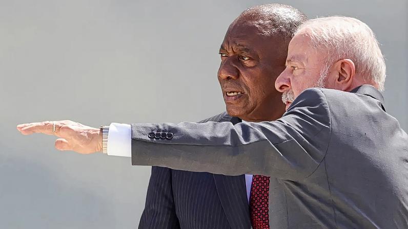 Lula com o presidente Cyril Ramaphosa, da África do Sul, em visita oficial ao Palácio do Planalto. (Foto: Fábio Rodrigues-Pozzebom/Agência Brasil)