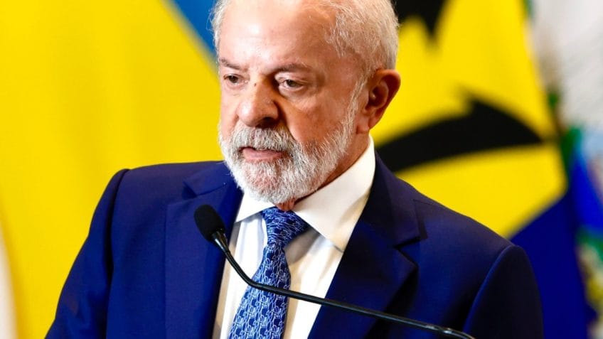 Lula ainda visitará a pista da Embraer em Gavião Peixoto, que tem 5 km. É a maior do hemisfério sul e é utilizada especialmente para testes dos aviões
