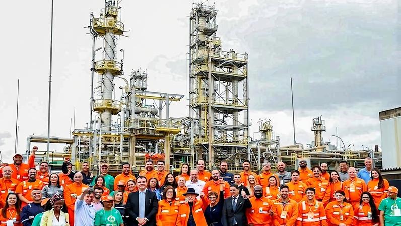 Lula e autoridades do governo na refinaria Gabriel Passos, em Betim (MG) | Ricardo Stuckert/PR