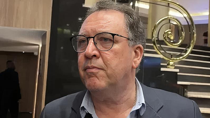 Presidente do Santos rebate Neymar sobre rescisão envolvendo zagueiro