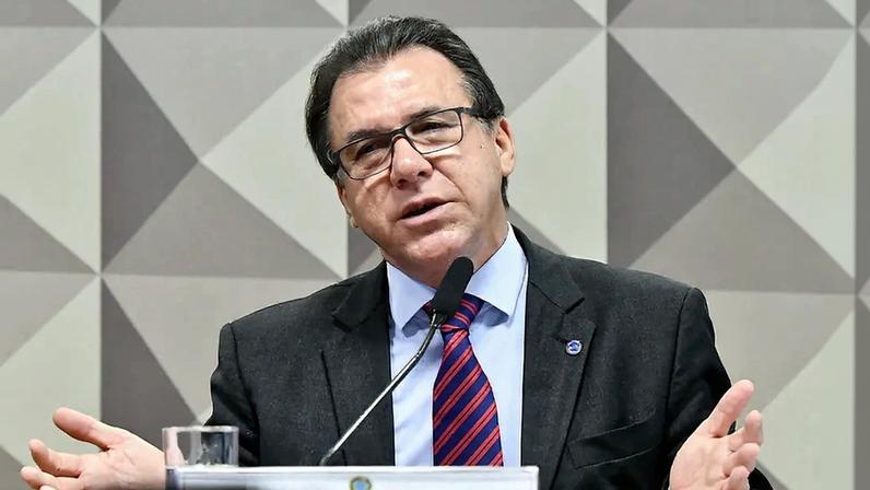 O ministro do Trabalho, Luiz Marinho, em audiência pública na Comissão de Direitos Humanos do Senado — Foto: Geraldo Magela/Agência Senado