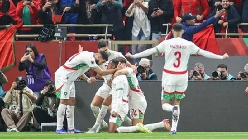 Ayoub El Kaabi e companheiros comemoram gol de Marrocos