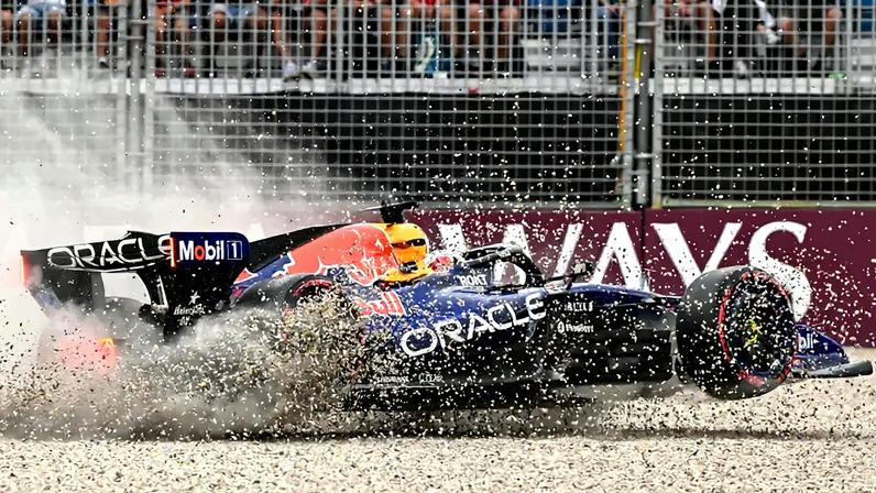 Max Verstappen sofre acidente e abandona classificação no GP da Austrália pela F1 2026 (Foto: Paul Crock / AFP)