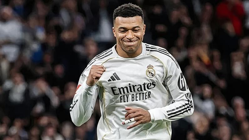 Mbappé comemora gol pelo Real Madrid