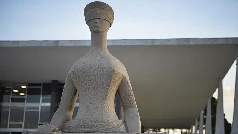 Estátua da justiça na sede do Supremo Tribunal Federal, em Brasília