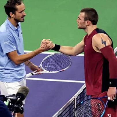 Medvedev avança às semis em Indian Wells após ponto polêmico e vaiado