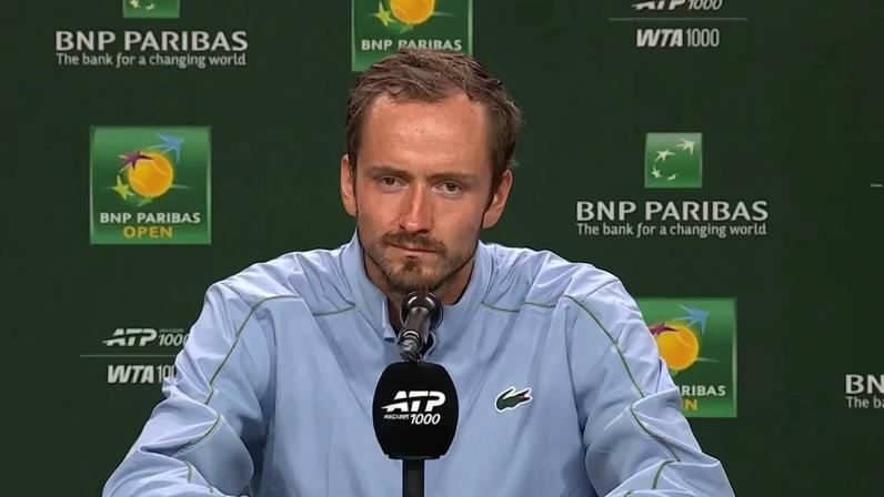 Medvedev compara Sinner e Alcaraz ao Big 3 e volta ao top 10