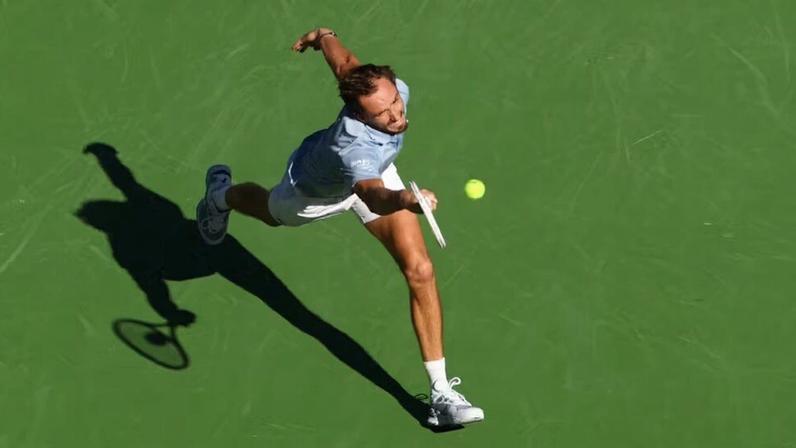 Medvedev de volta, sugere Tarpischev