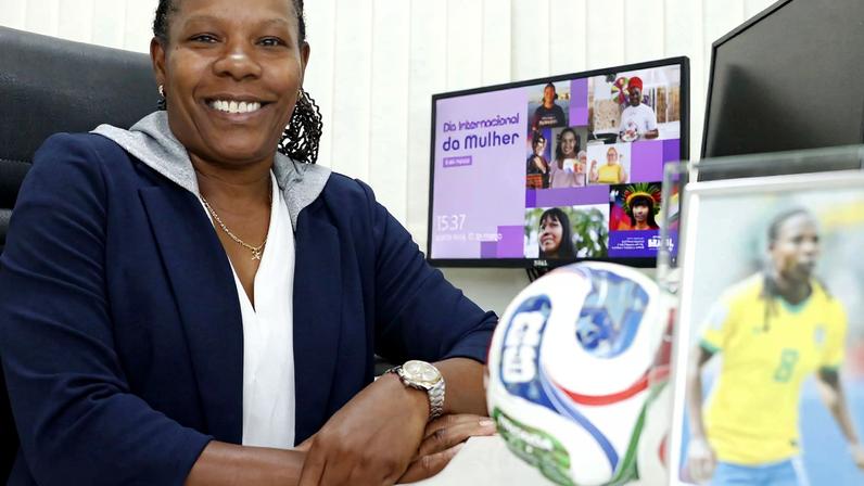 Brasília (DF), 12/03/2026 - Mulheres no Futebol. Formiga, ex-jogadora da Seleção Brasileira de Futebol, atualmente atua no cargo de Diretora de Políticas de Futebol e de Promoção do Futebol Feminino no Ministério do Esporte. Foto: Bruno Peres/Agência Brasil
