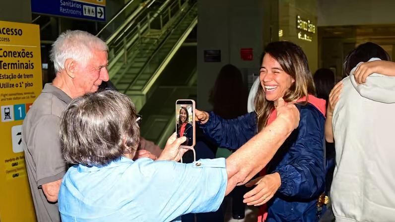 Miá Mello chega ao Brasil após ficar retida no Catar por guerra