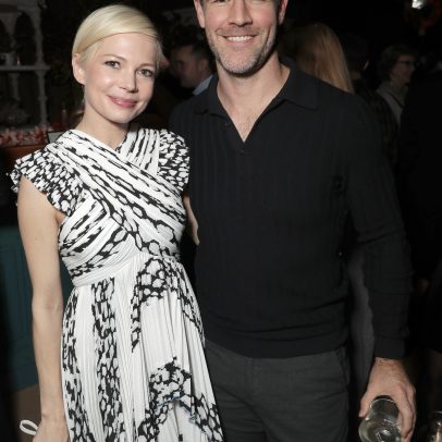Michelle Williams homenageia Van Der Beek no SAG 2026 após morte de co-estrela