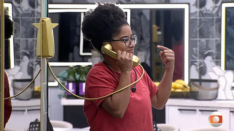 BBB 26: Milena atende Big Fone