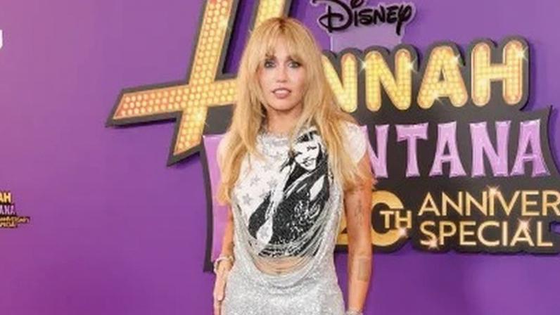 Miley Cyrus na première do especial de Hannah Montana