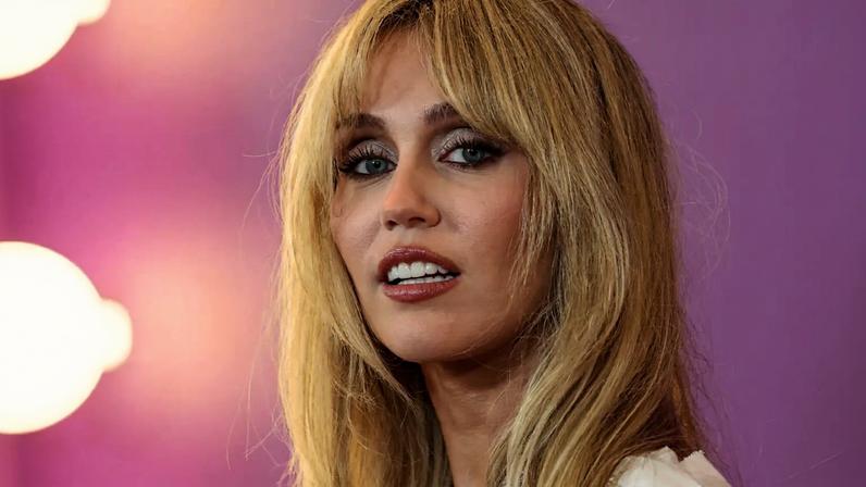 Vídeo de Miley Cyrus em 'Younger You' reacende nostalgia de Hannah Montana