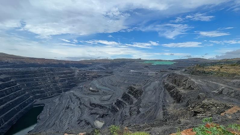 Na imagem, a mina Morro do Ouro, a maior ativa para extração do ouro do Brasil, localizada em Paracatu (MG)