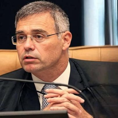 Avião com André Mendonça aborta decolagem por falha técnica