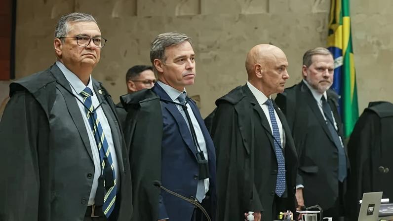 Ministros do STF durante sessão plenária, em Brasília