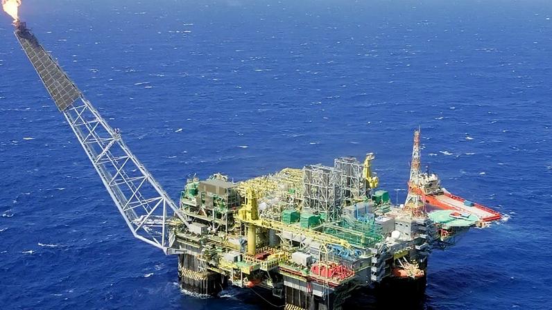 Plataforma da Petrobras: maior lucro vem da exploração e produção (Foto: Bruno Domingos / Reuters)