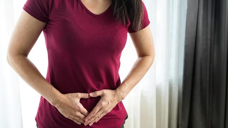 A cólica menstrual intensa é um dos principais sintomas da endometriose