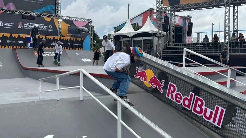 Atletas da primeira bateria no aquecimento (Foto: Beatriz Pinheiro/ Lance!)