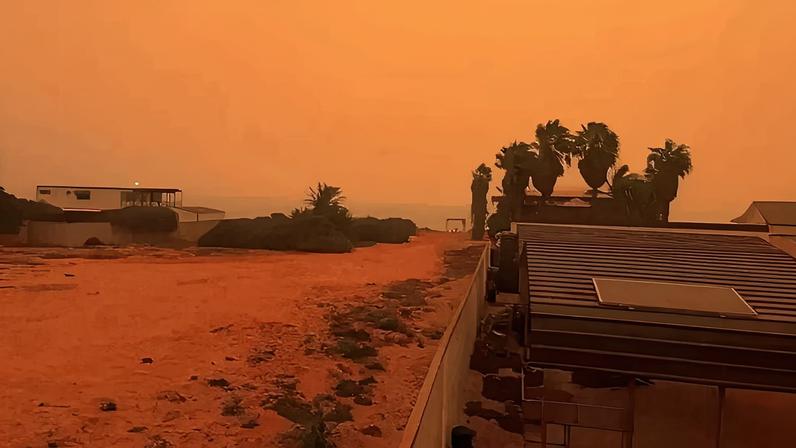 Em 'tons de sangue’, céu aparece vermelho na Austrália com a chegada de ciclone