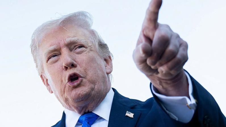 Donald Trump alterna anúncios de negociações com novas ameaças