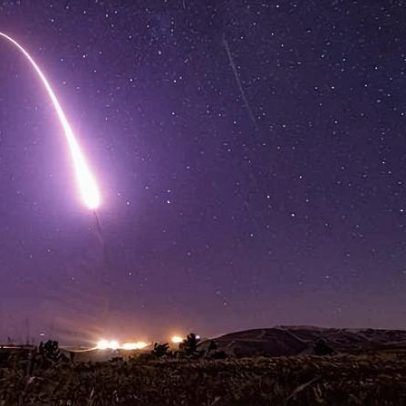 EUA testam míssil nuclear em meio a tensões com Irã