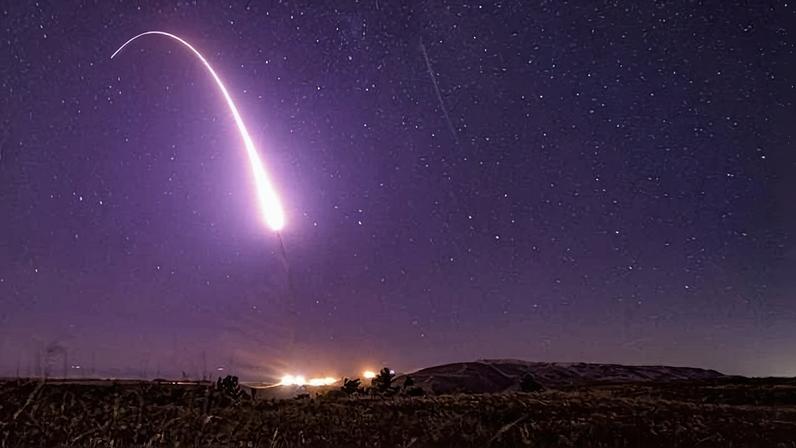 LGM-30G Minuteman-30 é o míssil americano baseado em silos terrestres para uso em caso de confronto nuclear