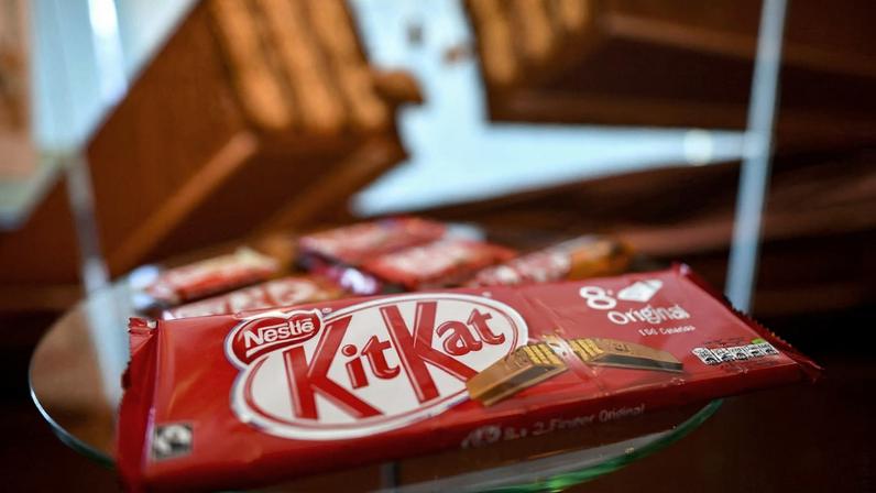 (FILES) A pack of chocolate-covered wafer biscuit bar KitKat brand is displayed in the showroom of Swiss food giant's Nestle on October 20, 2016 in Vevey. A huge shipment of Nestle's crunchy KitKat chocolate bars was stolen in Europe, the brand said on March 28, 2026, warning that the heist risked causing shortages in stores right before Easter. KitKat, owned by Swiss food giant Nestle, confirmed in a statement sent to AFP on Saturday that "a truck transporting 413,793 units of its new chocolate range has been stolen during transit in Europe". (Photo by FABRICE COFFRINI / AFP)