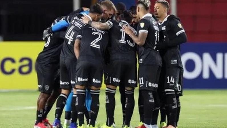 Avião com delegação do Botafogo enfrenta problemas técnicos e adia viagem a SP